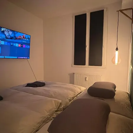 100m E-ladestation - Max 4 Pers - Duesseldorf - Ruhrgebiet - Pilgerstaette Apartment