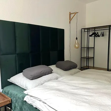 100m E-ladestation - Max 4 Pers - Duesseldorf - Ruhrgebiet - Pilgerstaette